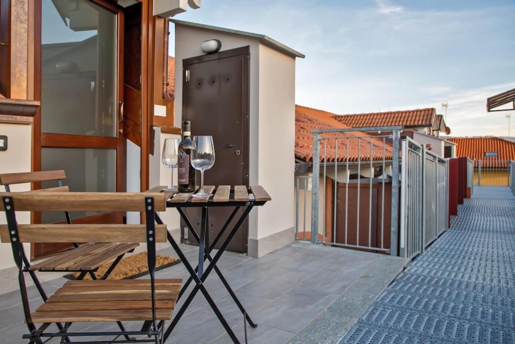 Charming 2.5Room Flat In Center Of Monforte dʼAlba Esterno foto