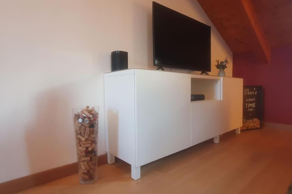 Charming 2.5Room Flat In Center Of Monforte dʼAlba Esterno foto