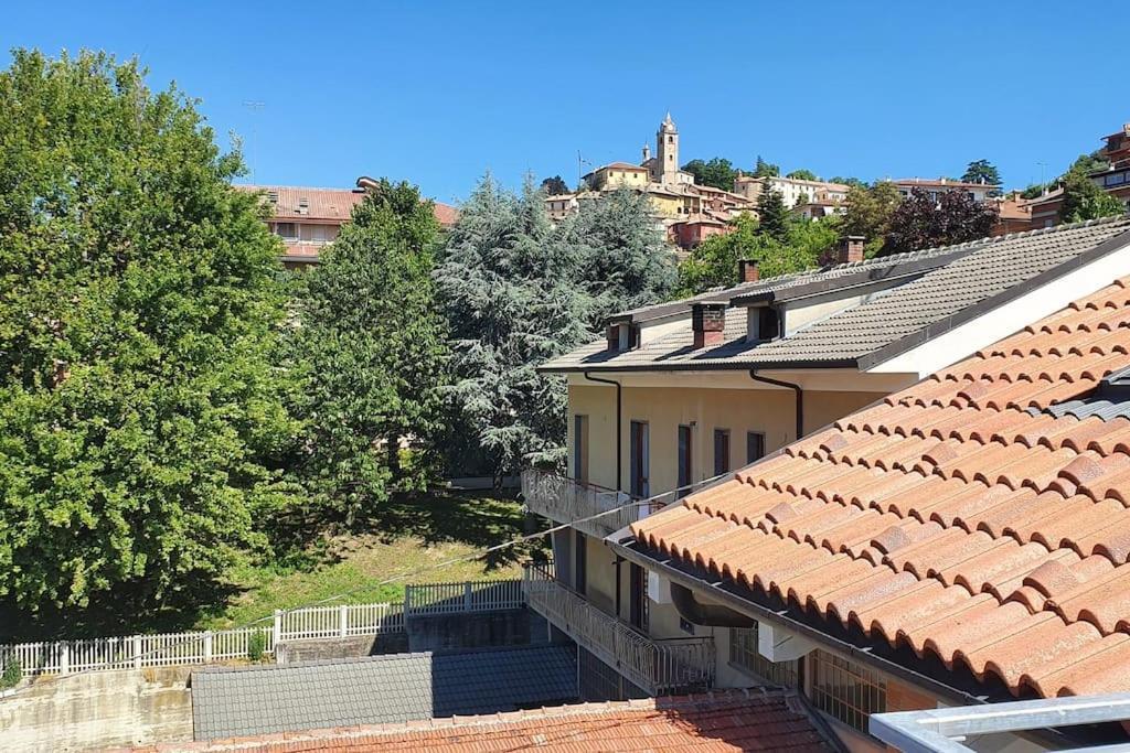 Charming 2.5Room Flat In Center Of Monforte dʼAlba Esterno foto