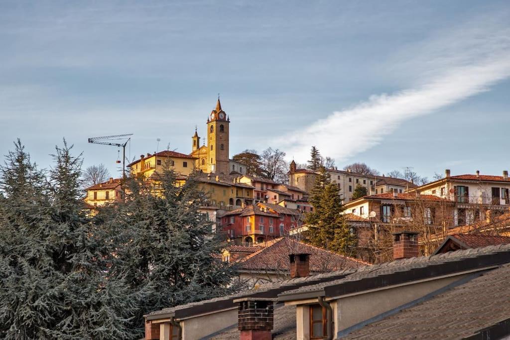 Charming 2.5Room Flat In Center Of Monforte dʼAlba Esterno foto