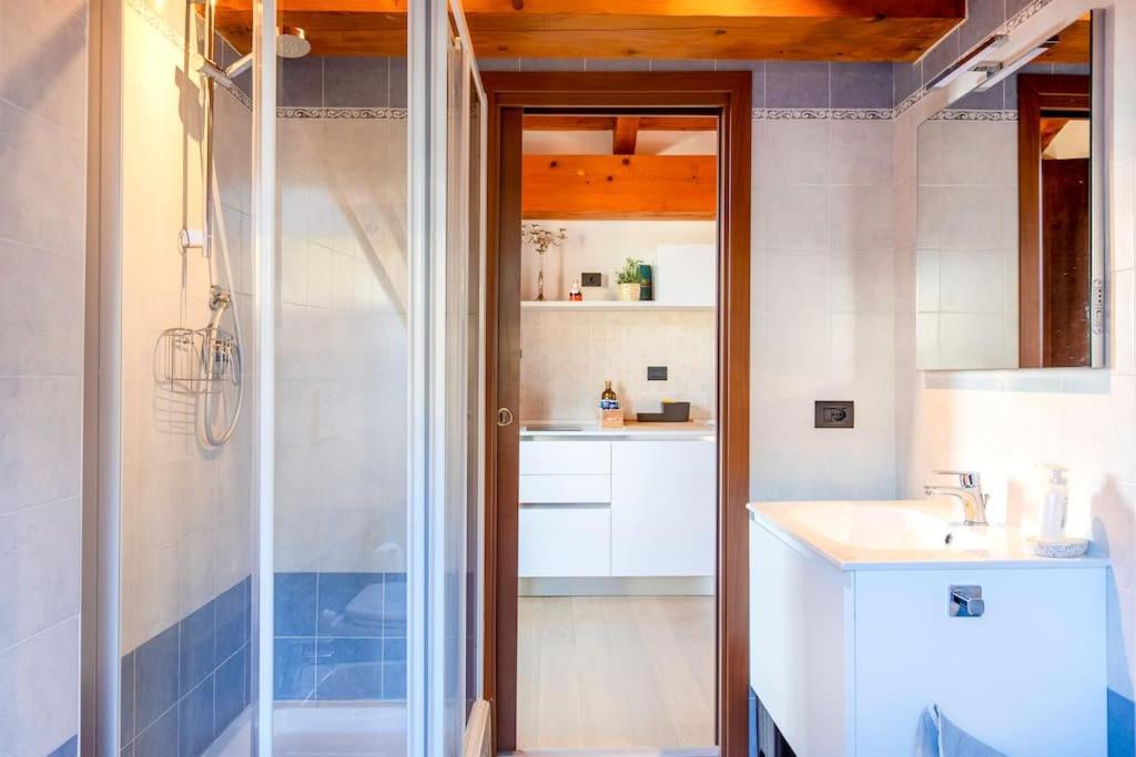 Charming 2.5Room Flat In Center Of Monforte dʼAlba Esterno foto