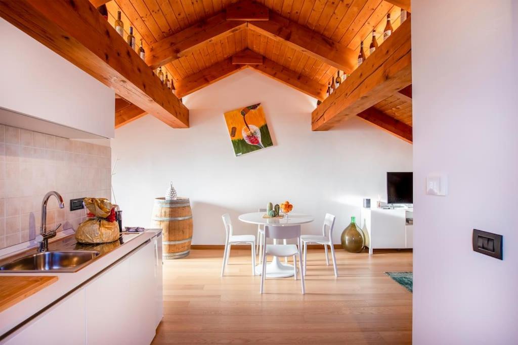 Charming 2.5Room Flat In Center Of Monforte dʼAlba Esterno foto