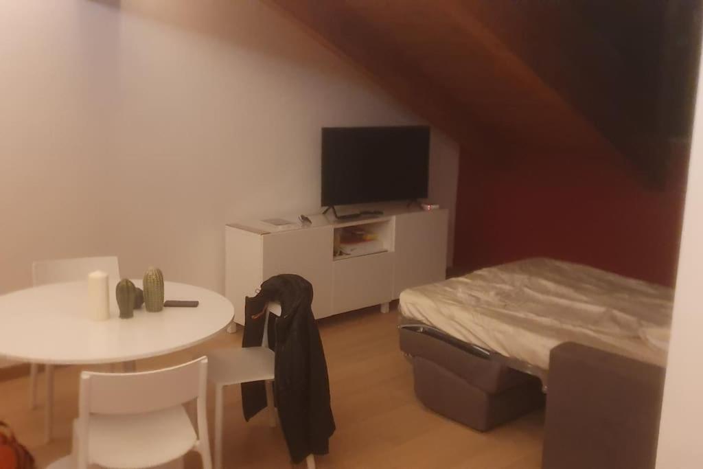 Charming 2.5Room Flat In Center Of Monforte dʼAlba Esterno foto