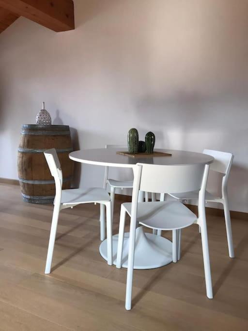 Charming 2.5Room Flat In Center Of Monforte dʼAlba Esterno foto