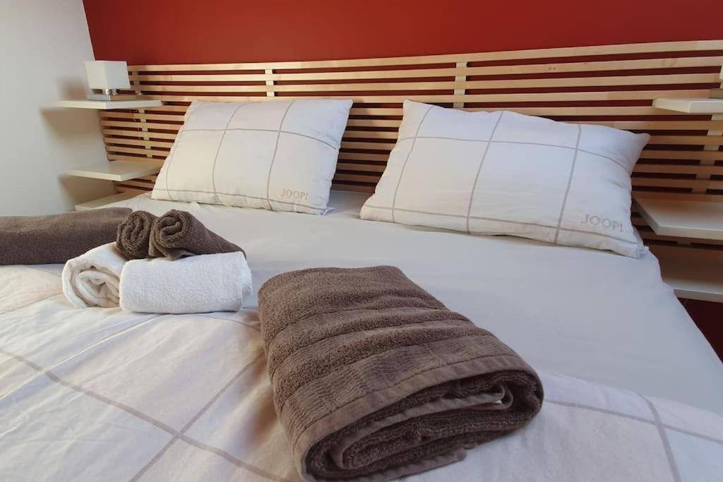 Charming 2.5Room Flat In Center Of Monforte dʼAlba Esterno foto