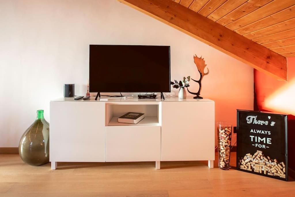 Charming 2.5Room Flat In Center Of Monforte dʼAlba Esterno foto