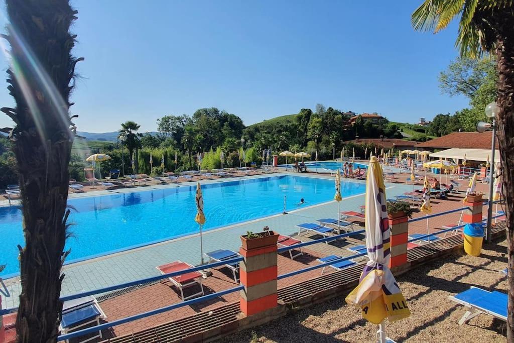 Charming 2.5Room Flat In Center Of Monforte dʼAlba Esterno foto