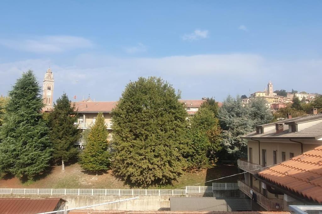Charming 2.5Room Flat In Center Of Monforte dʼAlba Esterno foto